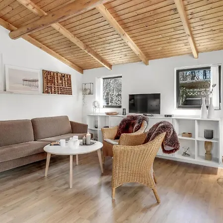 Gorgeous In Aakirkeby With Wifi Vakantiehuis *