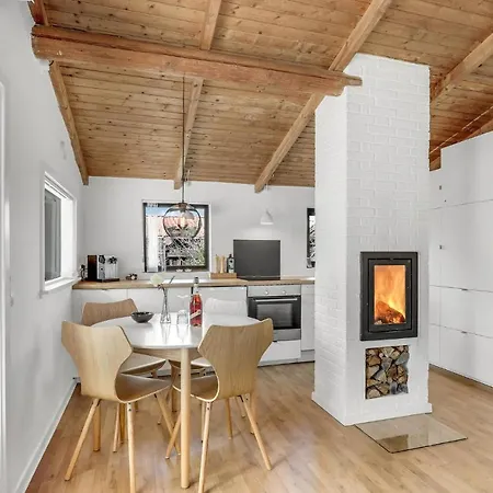 Gorgeous In Aakirkeby With Wifi Vakantiehuis Åkirkeby