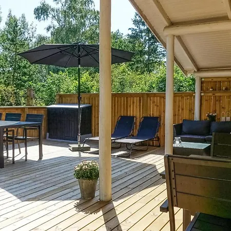Gorgeous In Aakirkeby With Wifi Ferienhaus Åkirkeby
