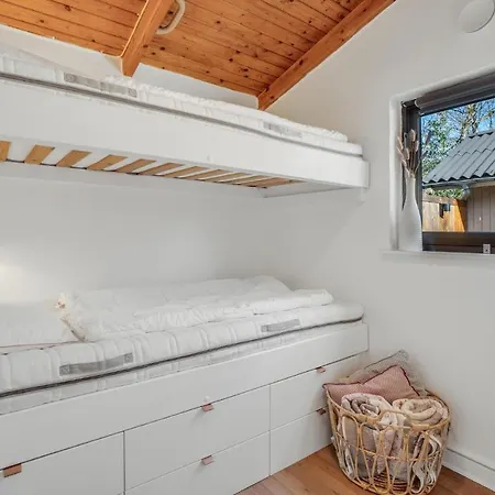 Vakantiehuis Gorgeous In Aakirkeby With Wifi